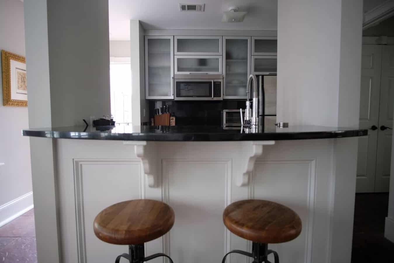 Kitchen with barstools in dog friendly Savannah