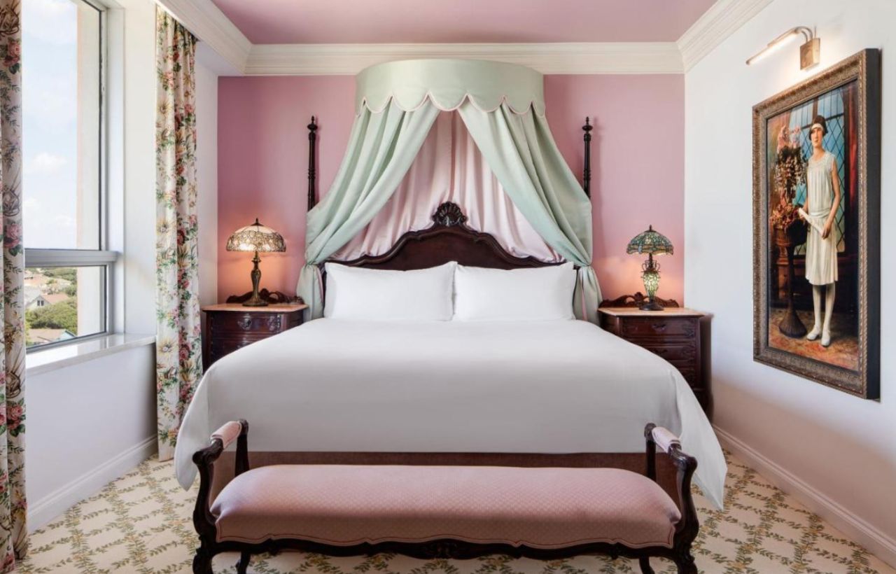 room for dog friendly Grand Galvez has a white bed and pink walls
