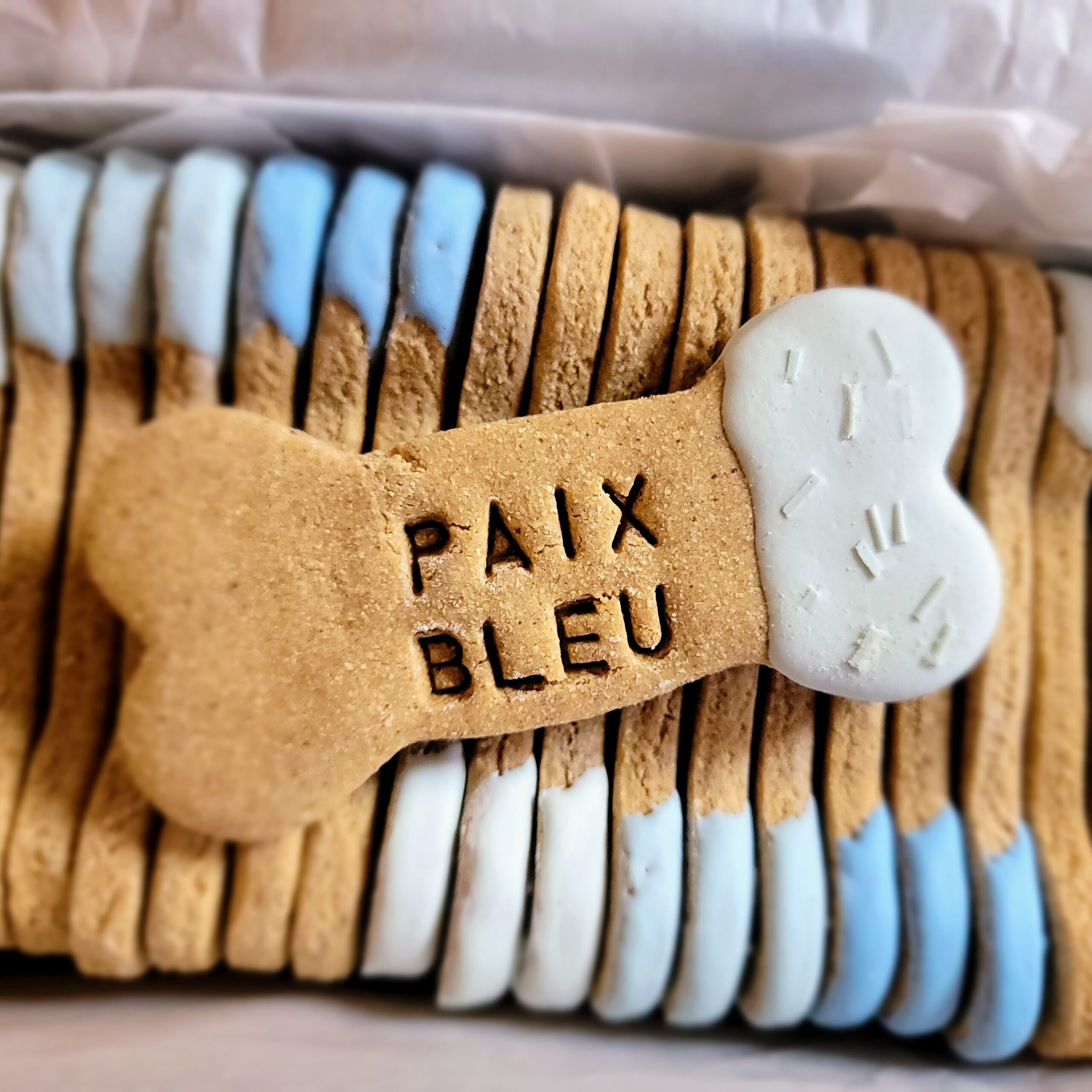 dog treat says Paix bleu